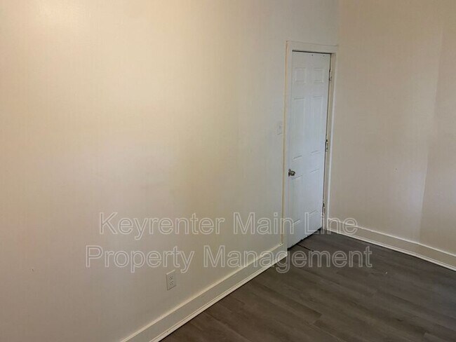 Foto del edificio - 250 E Eleanor St