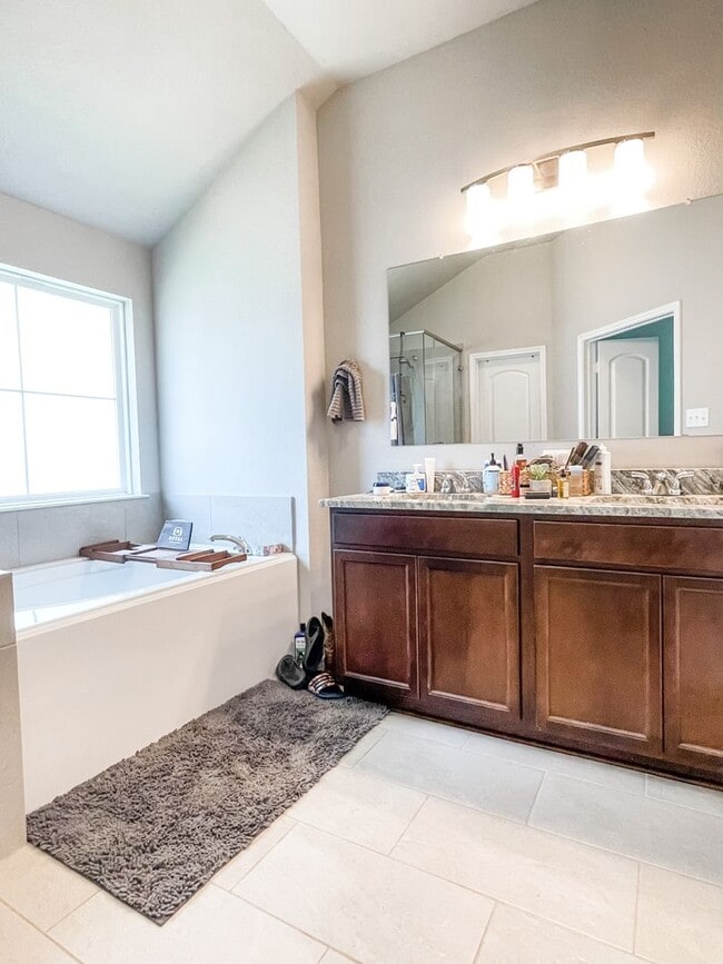 Foto del edificio - 3 bed/2 bath House w/ January 2026 Move In!