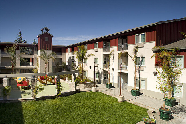 Foto del edificio - Almaden Family Apartments