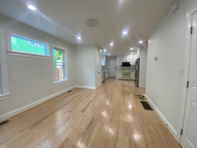 Building Photo - 17 Menotomy Rd