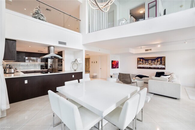 Foto del edificio - 4 br, 3.5 bath Condo - 7928 East Dr Apt 106