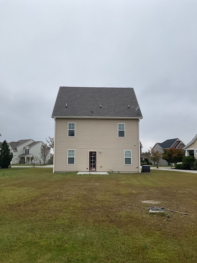 Building Photo - 3 Bedroom 2.5 Bathroom home located in The...