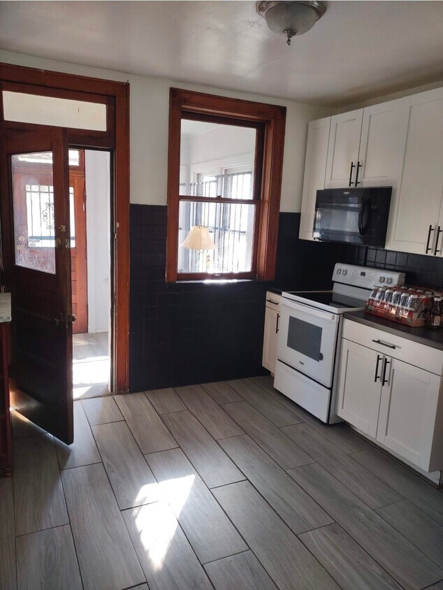Foto del edificio - 4846 Penrose St