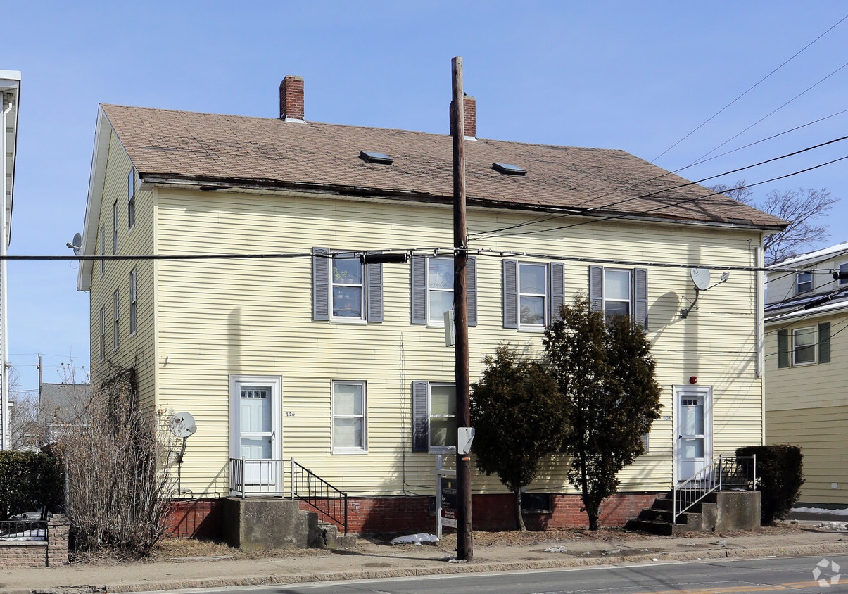Building Photo - 136 Main St