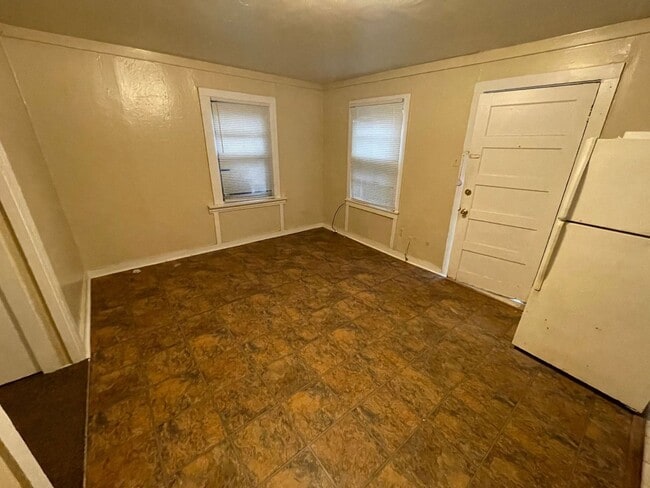 Building Photo - 1 bedroom near ACU