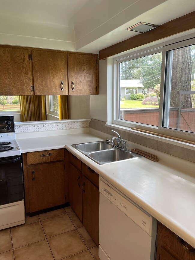 Building Photo - 410 Terrahue Rd