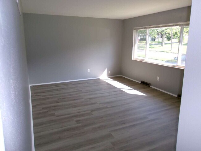 Foto del edificio - Newly Renovated 3-Bedroom Home with Spacious Yard