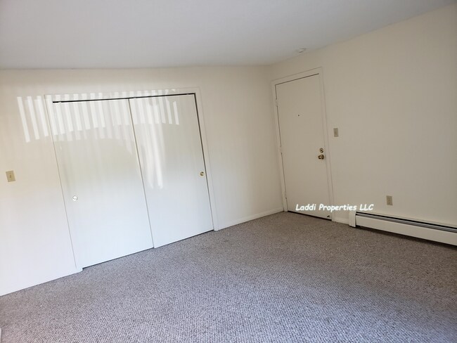 Living Room - 86 Beacon St