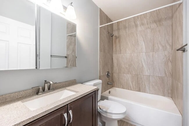 Photo - 2124 N Milwaukee Ave (Chicago, IL) Apartment