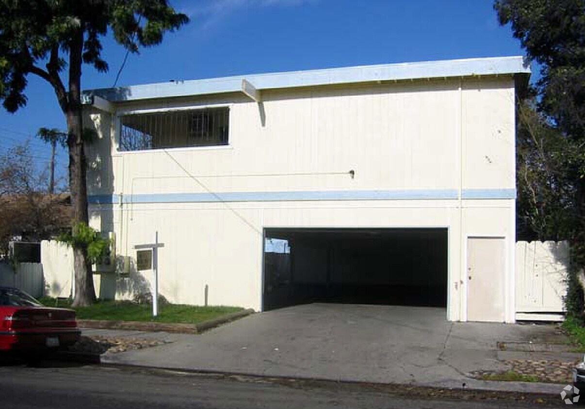 Primary Photo - East Fremont Apartments