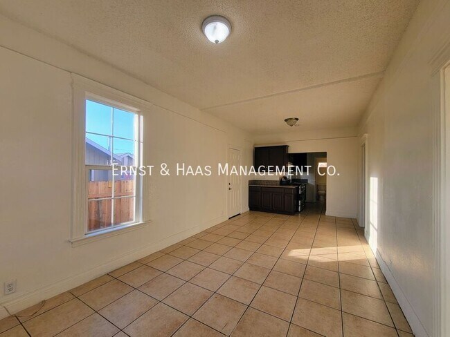 Foto del edificio - 1815 E 11th St