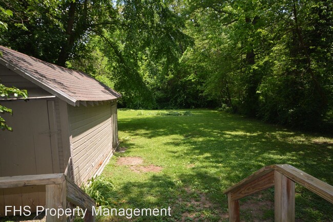 3 br, 1 bath House - 1046 S Crutcher Avenue photo'