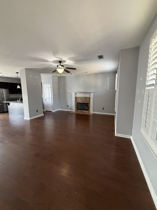 Foto del edificio - 127 Otter Glen Dr