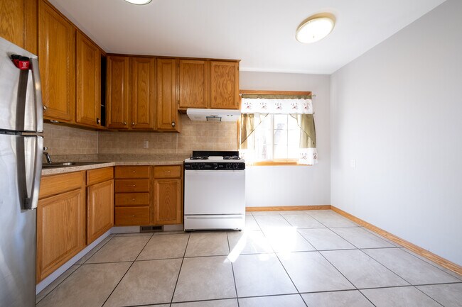 Foto del edificio - 3821 Clinton Ave