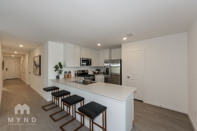 Foto del edificio - 2741 Mistwood Dr