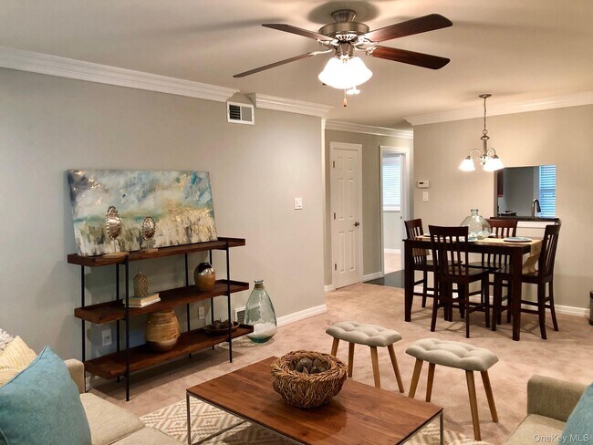 Foto del edificio - 17 Country Club Dr