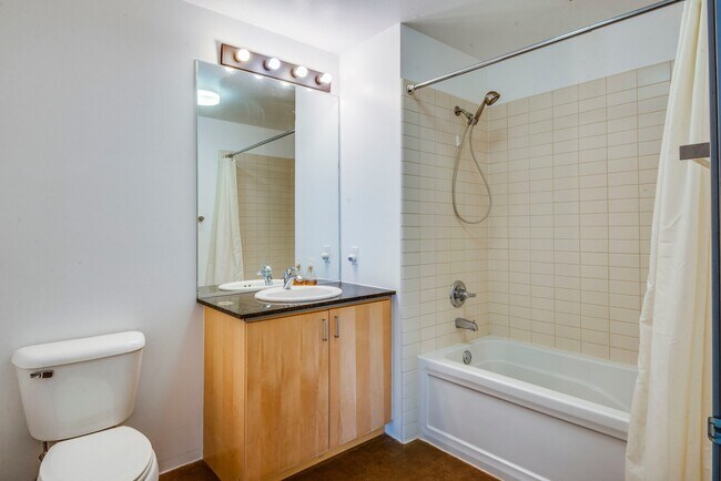 Foto del edificio - Centre Street Lofts 2 Bed/2Bath