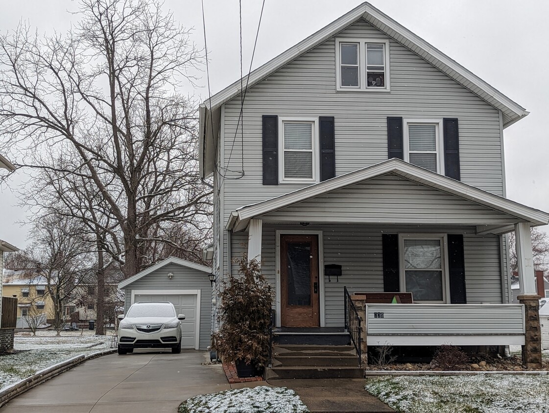 Primary Photo - 239 Bachtel St SE