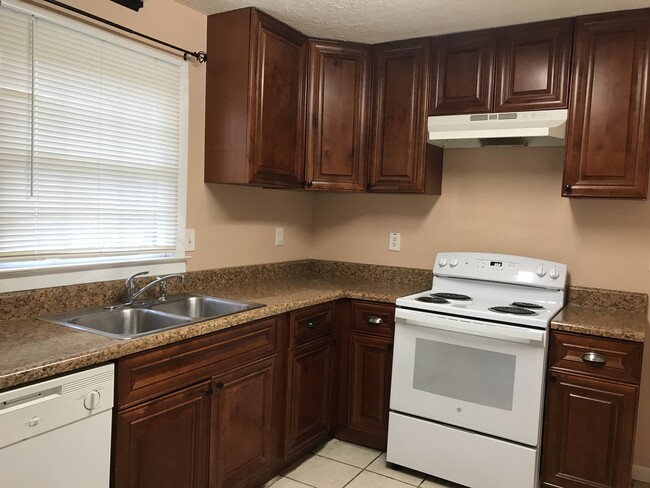 kitchen - 5162 Ridge Forest Dr