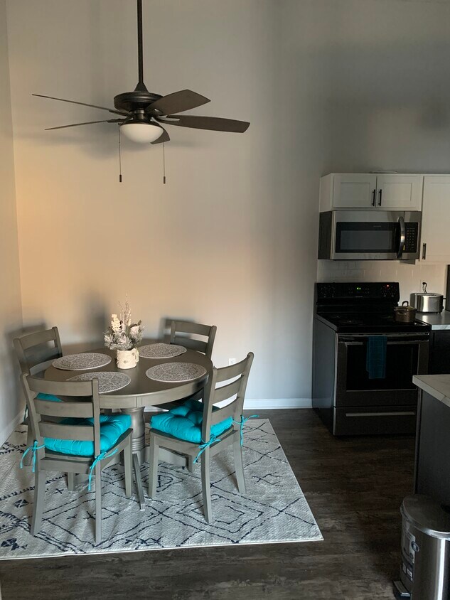Dining - 3345 Sandhurst Dr