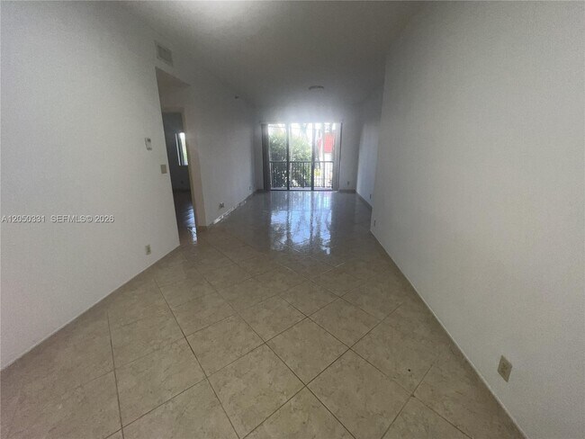 Foto del edificio - 8816 Collins Ave