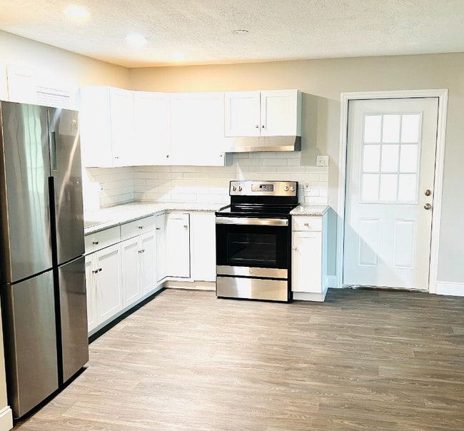 Building Photo - 400 Willowood St