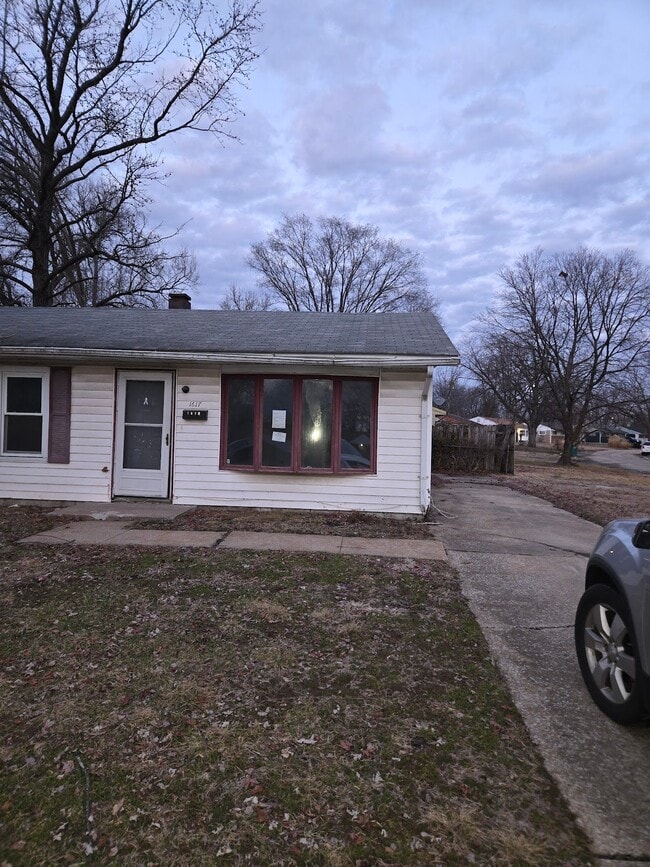 Building Photo - 1617 Parklane Dr