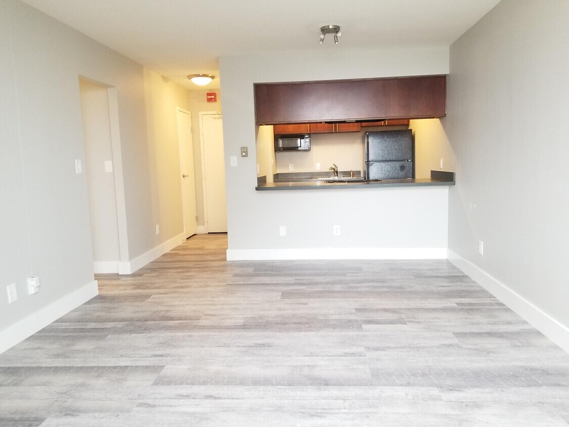 Living Room - 600 E 8th St