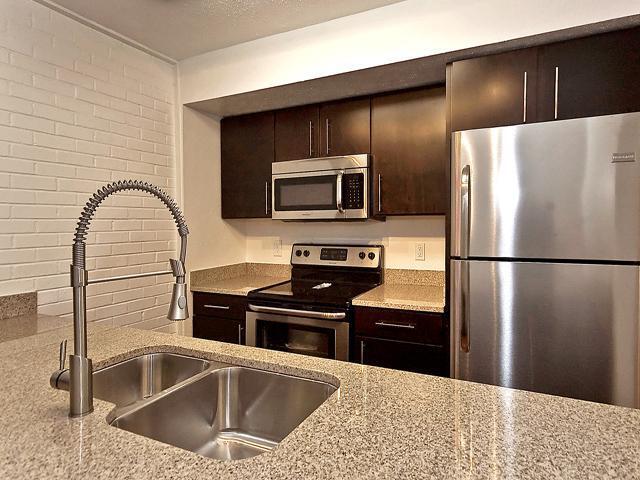 Foto del edificio - 5909 Birchbrook Dr