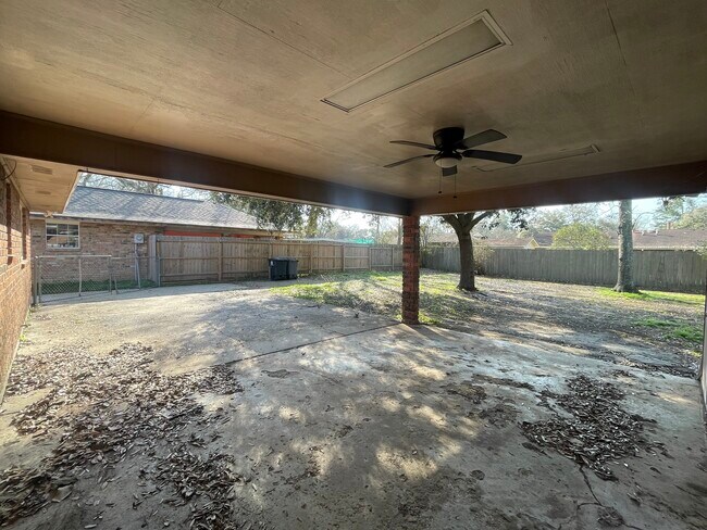 Foto del edificio - 16602 Morel Ave