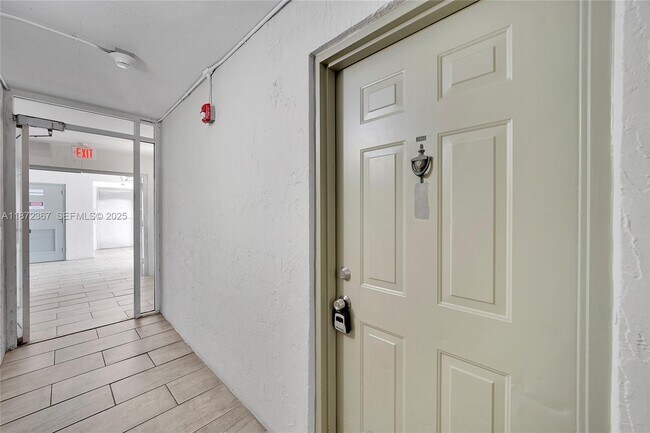 Foto del edificio - 8260 SW 210th St