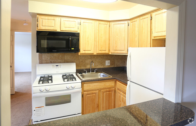 Upgraded Kitchen - Levittown Trace Apartments