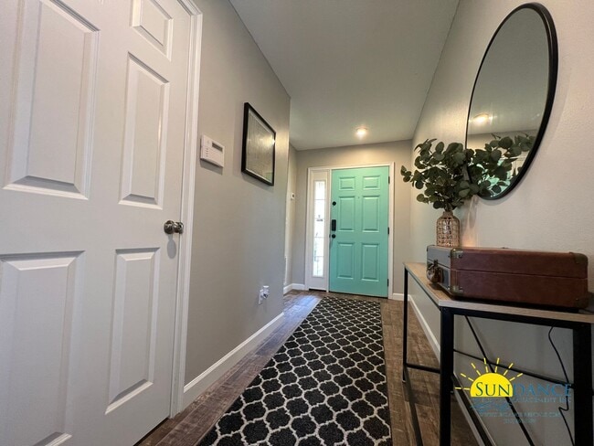 Building Photo - Impeccable 3 Bedroom Home in Shalimar!
