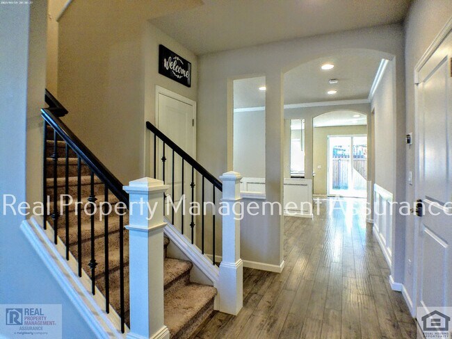 Building Photo - Live Large In Tigard!  Spacious 5BR / 3.0 ...