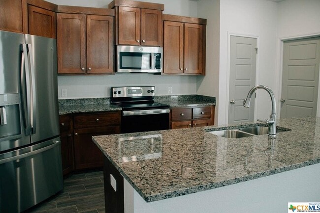 Building Photo - 858 Freedom Cir