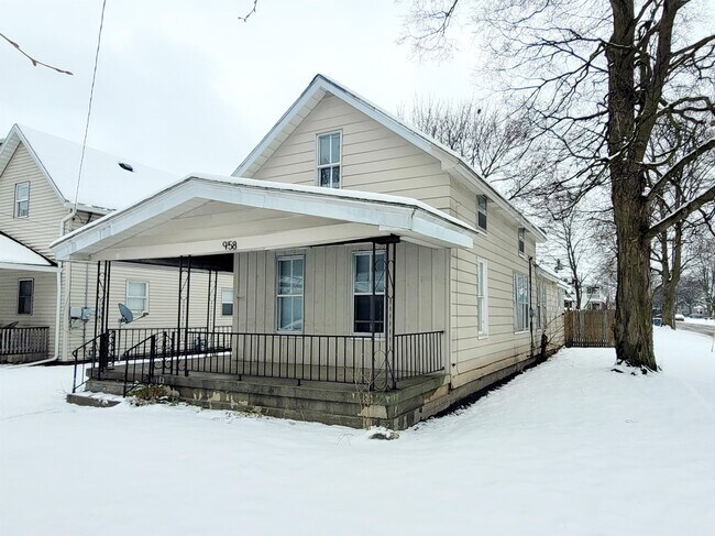 Building Photo - 958 Park St SW