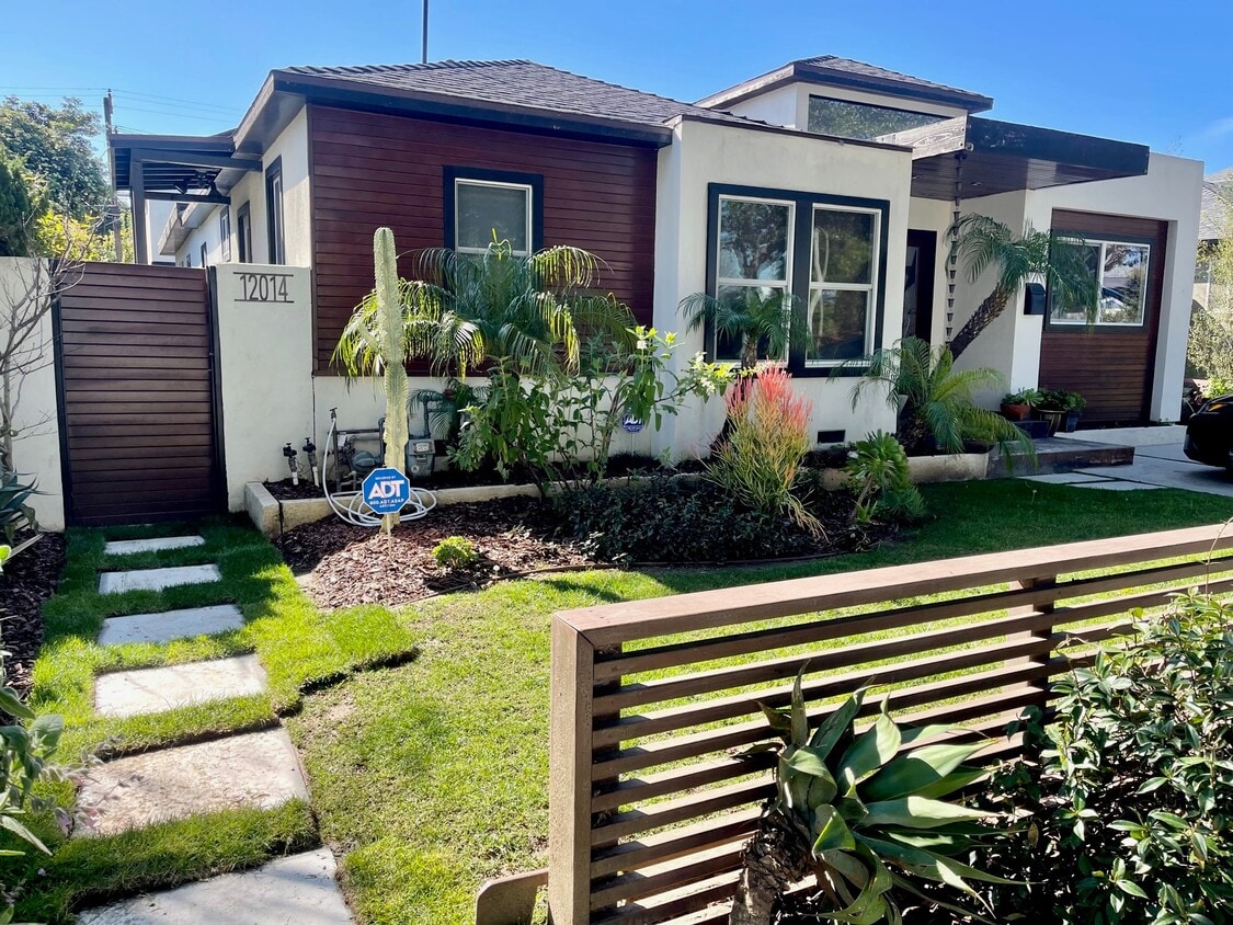 Front of House - 12016 Clarkson Rd