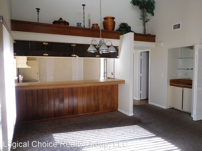 Building Photo - 2065 W Lakeview Blvd