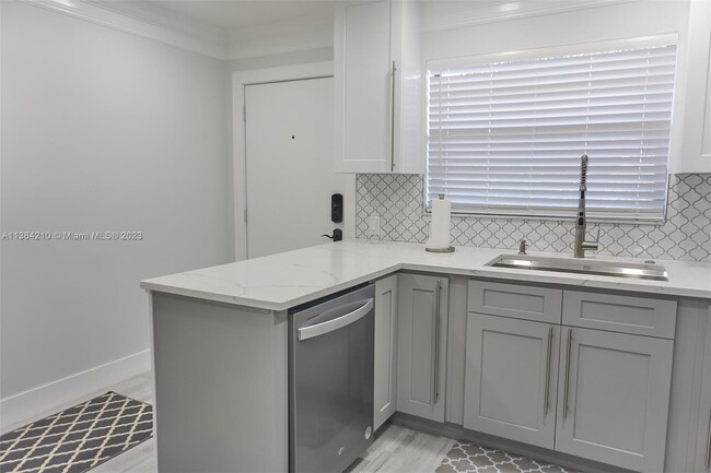Building Photo - 6095 N Sabal Palm Blvd