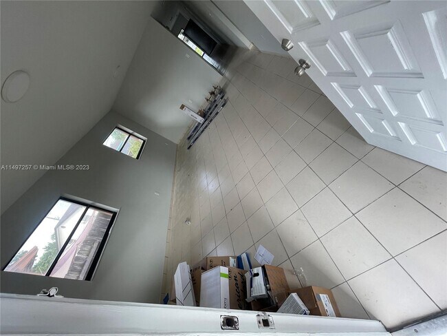 Building Photo - 321 E 61st St