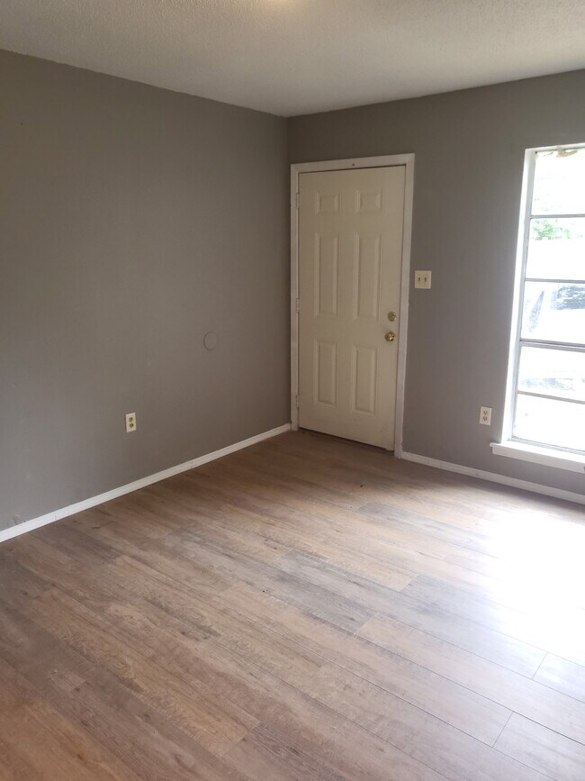 Foto del edificio - 186 Houston Rd