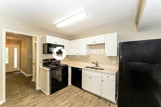 Building Photo - 3 Bedroom Pet-Friendly Home in ELLENWOOD, GA with Main Street Renewal