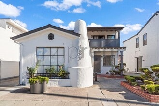 Building Photo - Unit 1