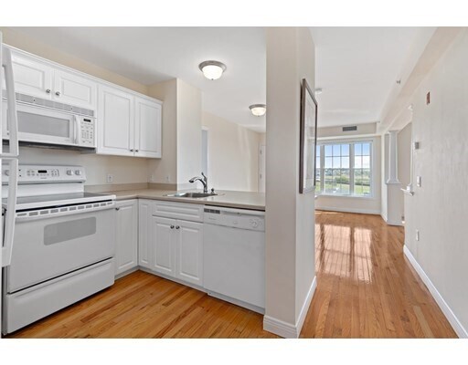 Building Photo - 145 Bennington St