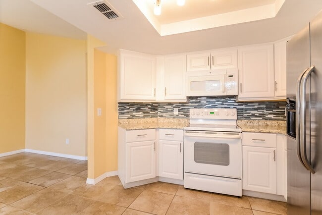 Foto del edificio - 7220 Bromley Dr