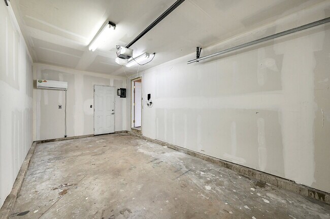 Foto del edificio - $1,895.00, 3 bed, 2 bath located in Fountain