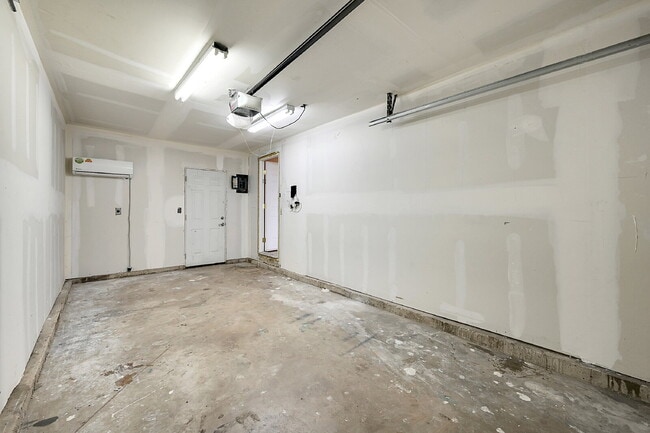 Building Photo - $2,295.00, 3 bed, 2 bath located in Fountain