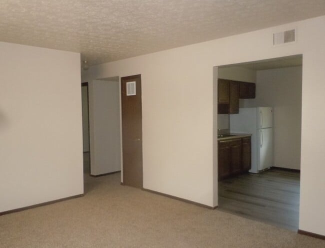 Building Photo - 724 Patty Dr