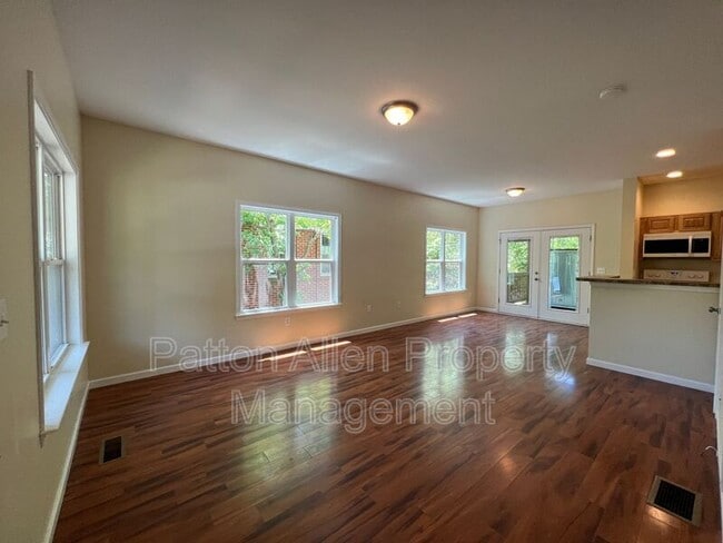 Building Photo - 64 Barnard Ave