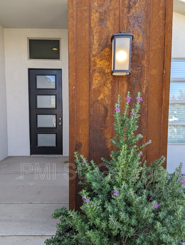 Building Photo - 3042 Fuchsia Dr